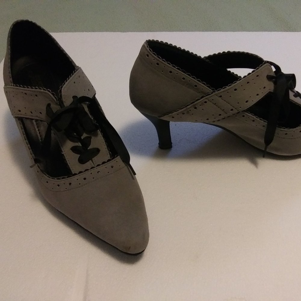 Victorian style Gray and Black Suede Leather Laced Pumps 10 XW